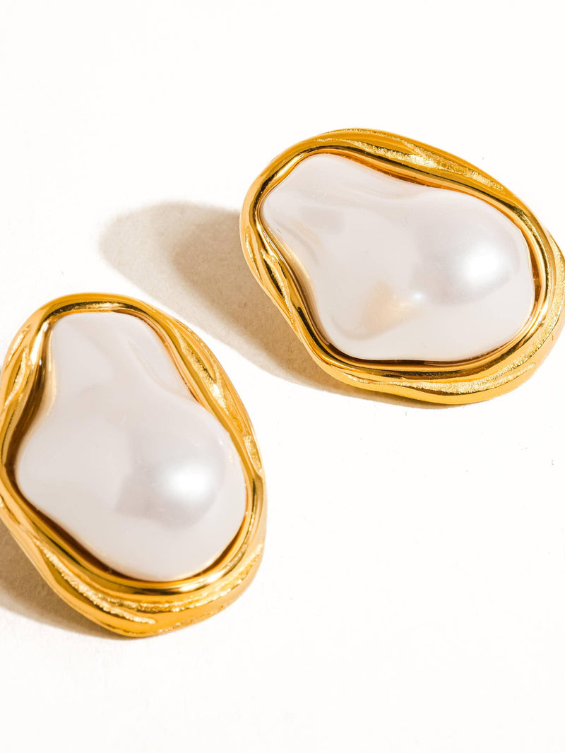 Yasmin  Pearl Round Earrings