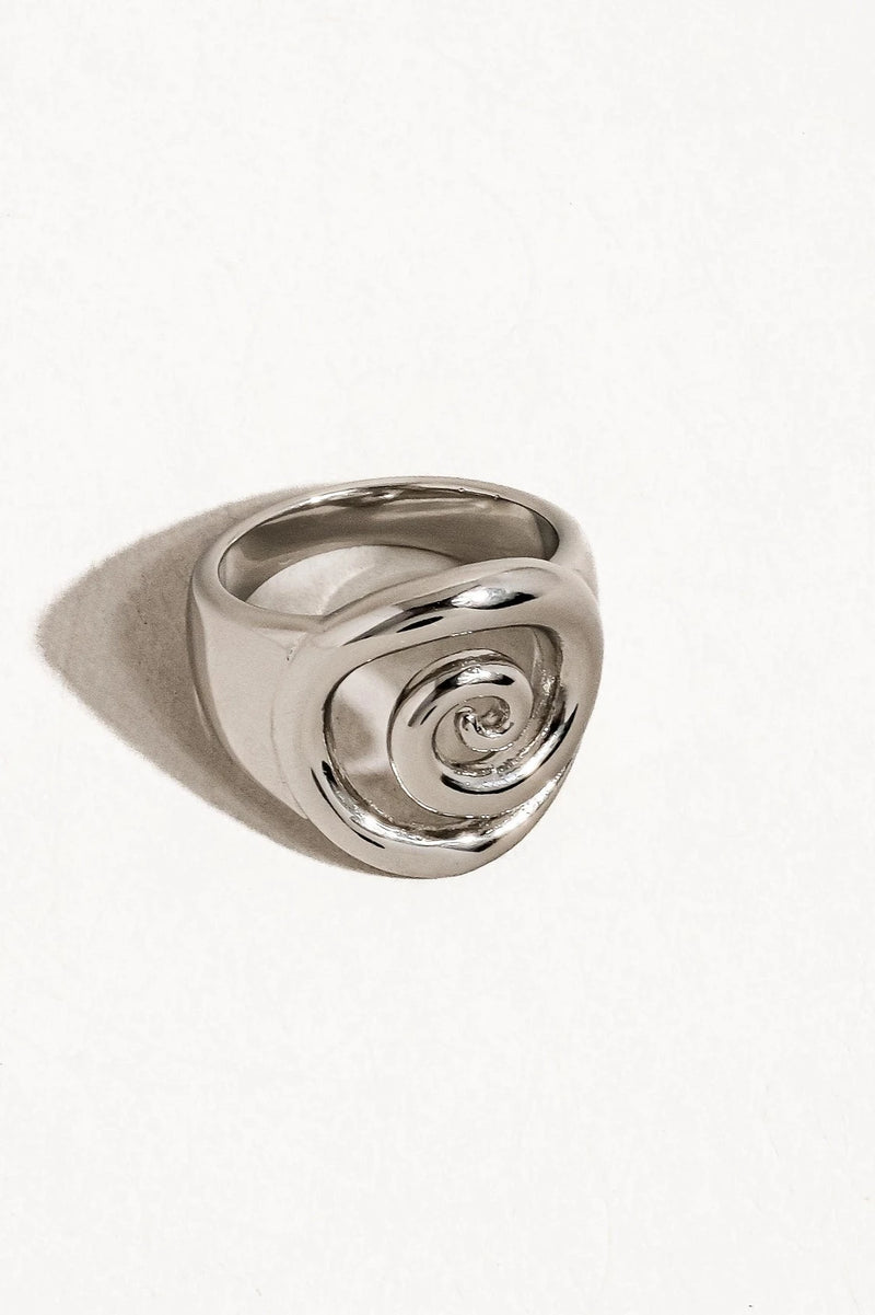 Cyclone 18K Gold Non-Tarnish Twirl Ring